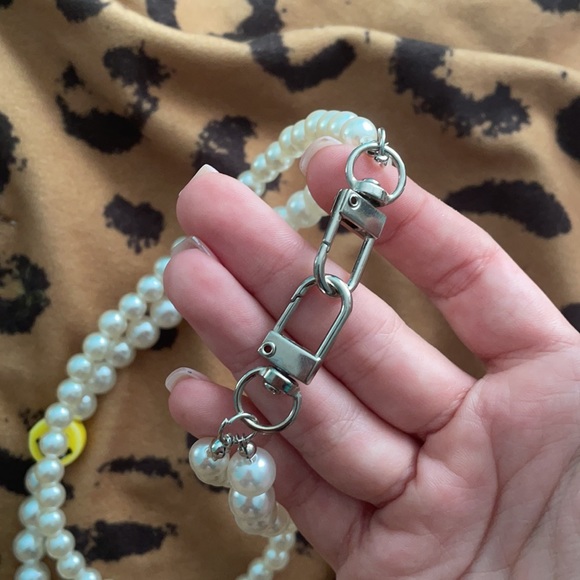 Super cute y2k smile necklace!! 💖 - Picture 3 of 4